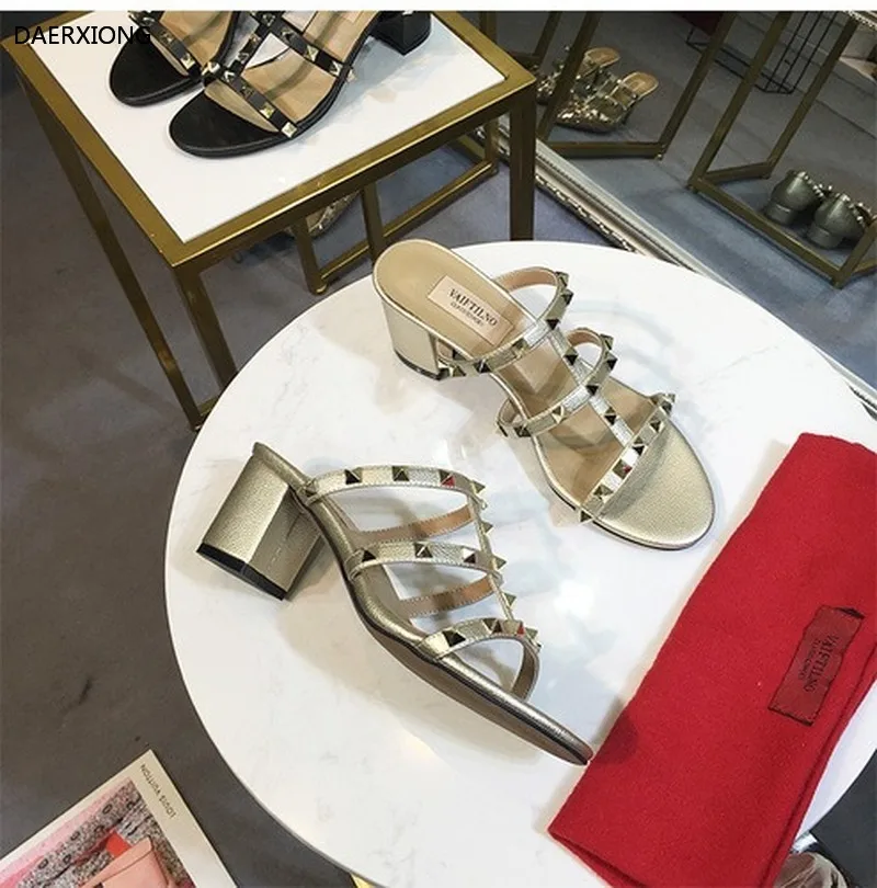 Women's High Heel Sandals Transparent Rivet Sandals Open Toe Sexy High Heels Party Club Buckle Ladies Square High Heels 6CM
Women's High Heel Sandals Transparent Rivet Sandals Open Toe Sexy High Heels Party Club Buckle Ladies Square High Heels 6CM