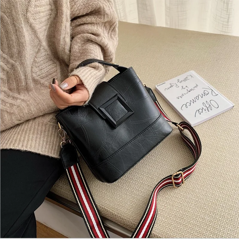 2020 new fashion women's bag soft leather versatile handbag single shoulder bag letter bag bucket crossbite mammy bag women's le
2020 new fashion women's bag soft leather versatile handbag single shoulder bag letter bag bucket crossbite mammy bag women's le