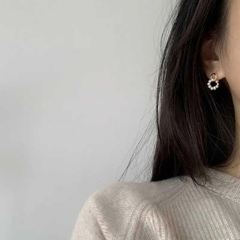 FMILY Minimalist 925 Silver Needle Geometric Circle Pearl Earrings Fashion All-match Temperament Jewelry for Girlfriend Gift
FMILY Minimalist 925 Silver Needle Geometric Circle Pearl Earrings Fashion All-match Temperament Jewelry for Girlfriend Gift