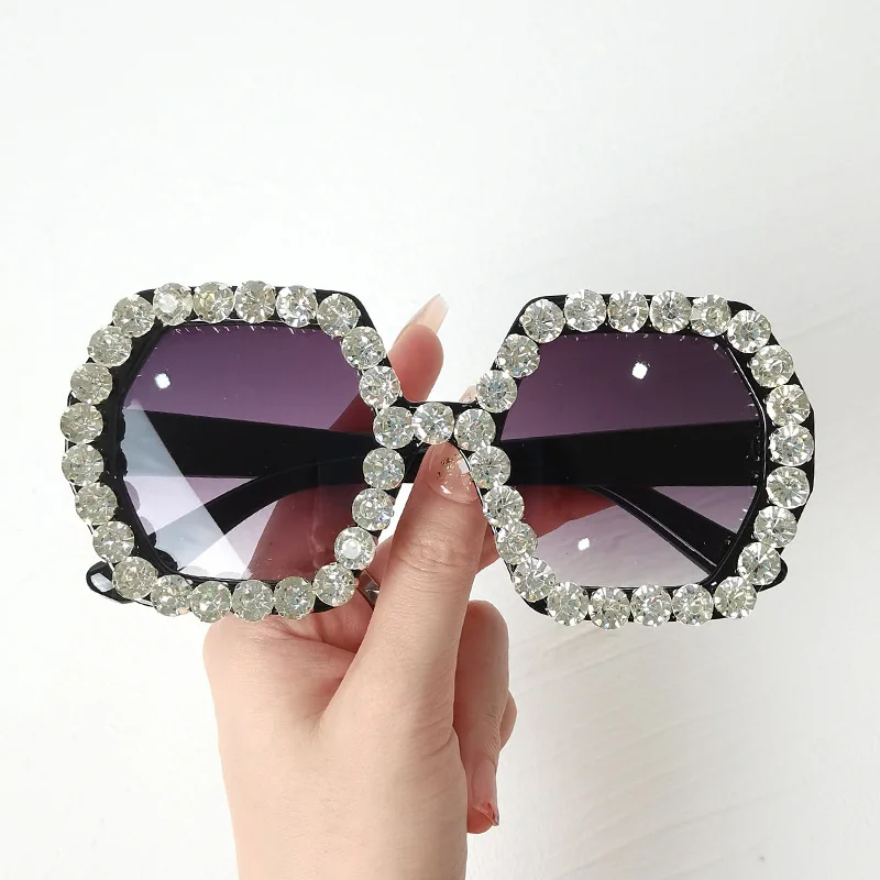2020 New Polygonal Sunglasses Ladies Personality Rhinestone Glasses Fashion Big Box Rectangular Retro Diamond Sunglasses Women
2020 New Polygonal Sunglasses Ladies Personality Rhinestone Glasses Fashion Big Box Rectangular Retro Diamond Sunglasses Women