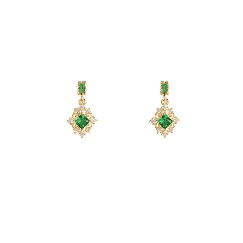 Korean Retro Earrings New Trendy Emerald Temperament Fresh Earrings Female S925 Silver Needle Fashion Atmospheric Earrings
Korean Retro Earrings New Trendy Emerald Temperament Fresh Earrings Female S925 Silver Needle Fashion Atmospheric Earrings