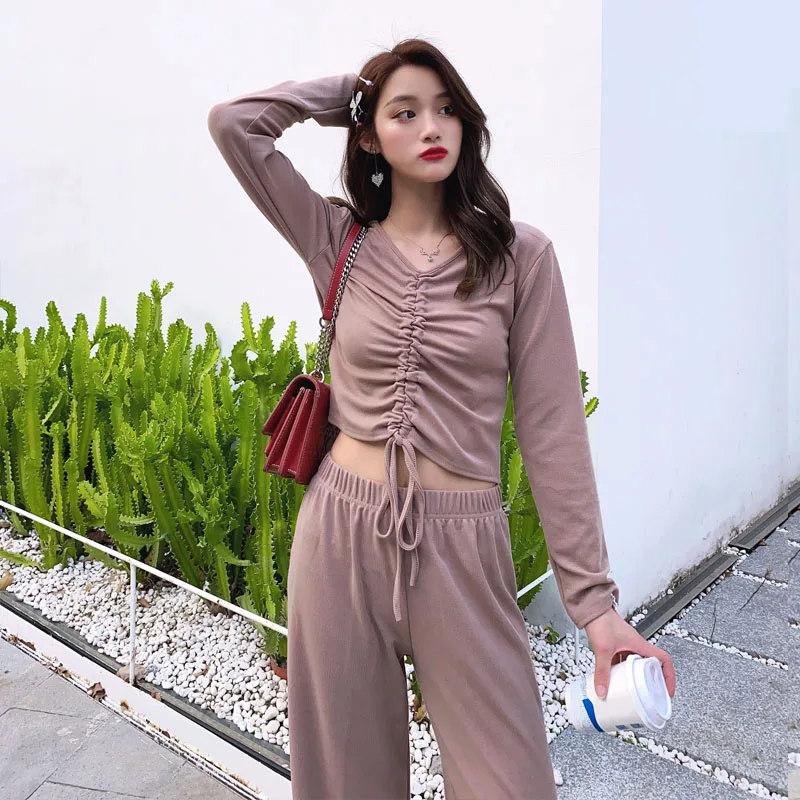 wide leg pant and crop top two piece set long sleeve spring autumn solid casial elegant V-neck knit minimalist classic outfit
wide leg pant and crop top two piece set long sleeve spring autumn solid casial elegant V-neck knit minimalist classic outfit