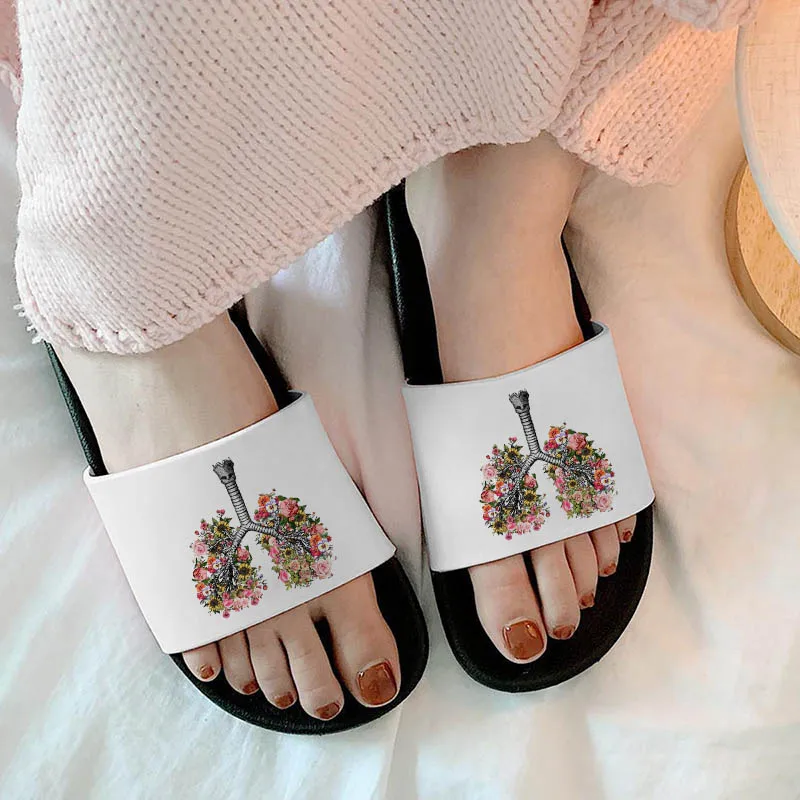 2021 New Summer Soft Flip Flops Women Home slippers Ladies graceful graphics slippers female indoor slippers
2021 New Summer Soft Flip Flops Women Home slippers Ladies graceful graphics slippers female indoor slippers