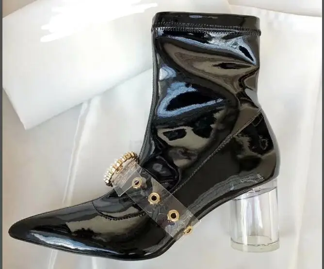 BONJEAN White Patent leather Woman Boots Sexy Pointed Toe Pearls Buckle Decorations Thick Heels Ankle Boots Ladies Winter Boots
BONJEAN White Patent leather Woman Boots Sexy Pointed Toe Pearls Buckle Decorations Thick Heels Ankle Boots Ladies Winter Boots