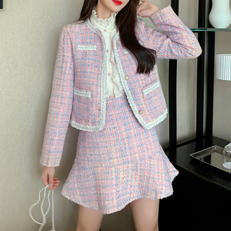 Autumn And Winter Jacket Skirt Set Women Elegant French Banquet Small Fragrance Coarse Tweed Short Coat Gentle Temperament Suit
Autumn And Winter Jacket Skirt Set Women Elegant French Banquet Small Fragrance Coarse Tweed Short Coat Gentle Temperament Suit