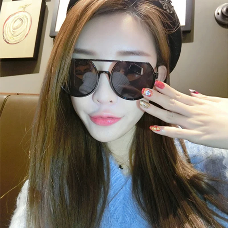 Oversized Sunglasses Women Vintage Sun Glasses Women Brand Designer Eyeswear for Women/Men Retro Oculos De Sol Gafas UV400
Oversized Sunglasses Women Vintage Sun Glasses Women Brand Designer Eyeswear for Women/Men Retro Oculos De Sol Gafas UV400