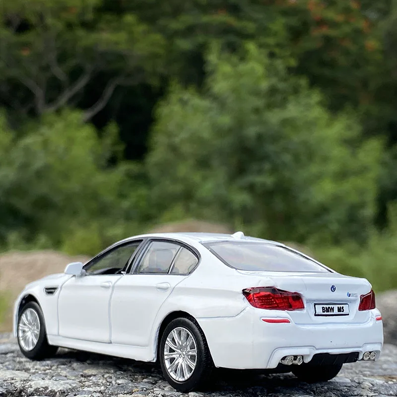 Модель автомобиля 1:36 M5 M550i M2 M4 модель из сплава литой и игрушечный автомобиль