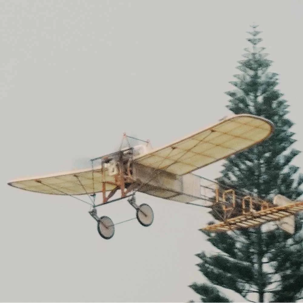 Tony Ray's AeroModel Bleriot XI V2 420 мм размах крыльев 1/20 весы Balsa Wood Laser Cut RC Airplane KIT Warbird с колесами и покрытием
Tony Ray's AeroModel Bleriot XI V2 420 мм размах крыльев 1/20 весы Balsa Wood Laser Cut RC Airplane KIT Warbird с колесами и покрытием