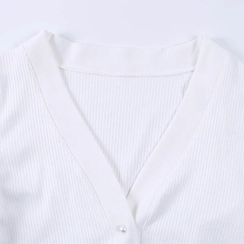2021 Fashion White Knitted Women Tops Shirt Short Sleeve V-neck Low Cut Slim Streetwear Black Bodycon Lady Tshirt Chic Crop Top
2021 Fashion White Knitted Women Tops Shirt Short Sleeve V-neck Low Cut Slim Streetwear Black Bodycon Lady Tshirt Chic Crop Top