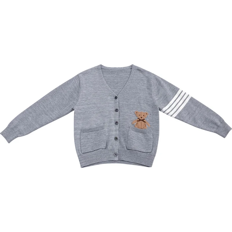 Autumn cartoon bear V-Neck knitted cardigans for boys and girls fashion soft comfortable sweaters
Autumn cartoon bear V-Neck knitted cardigans for boys and girls fashion soft comfortable sweaters