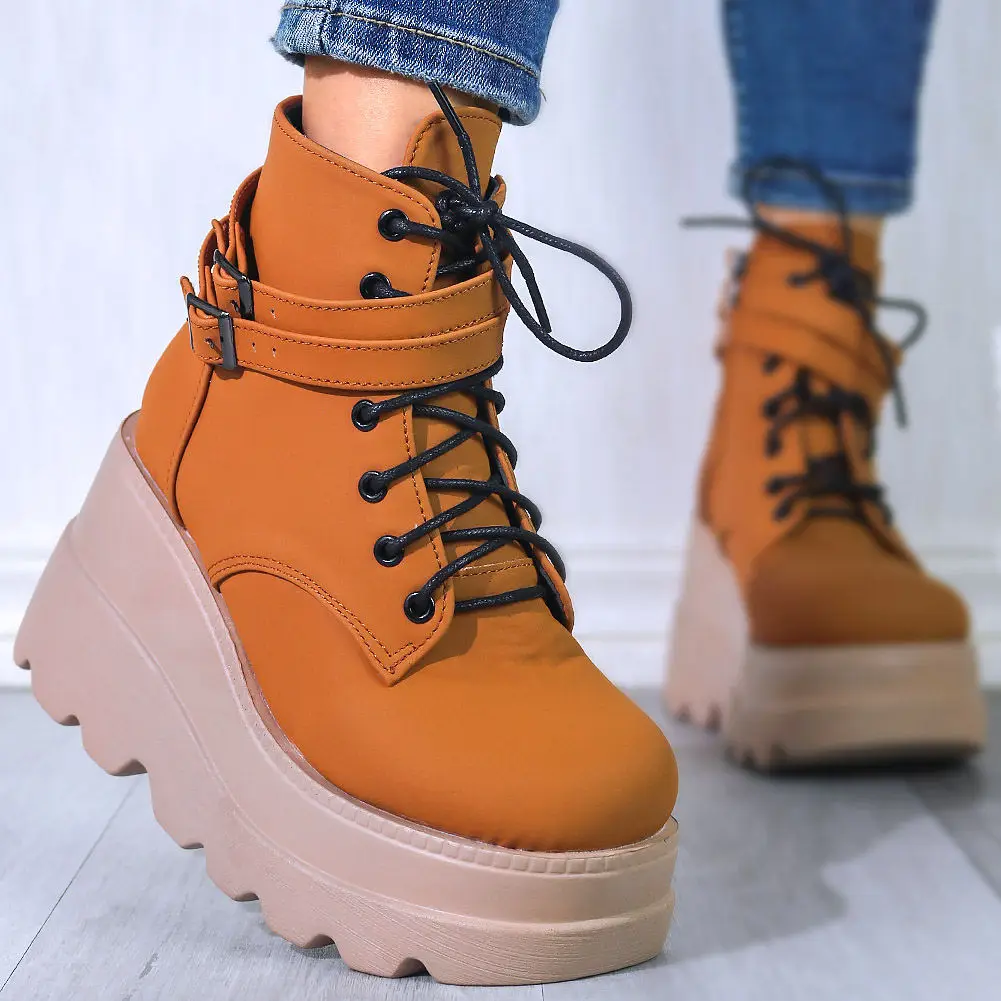 Женские ботильоны на платформе и высоком каблуке, модные плюшевые ботинки на танкетке, большой размер 43, для осени и зимы, 2022 
Женские ботильоны на платформе и высоком каблуке, модные плюшевые ботинки на танкетке, большой размер 43, для осени и зимы, 2022