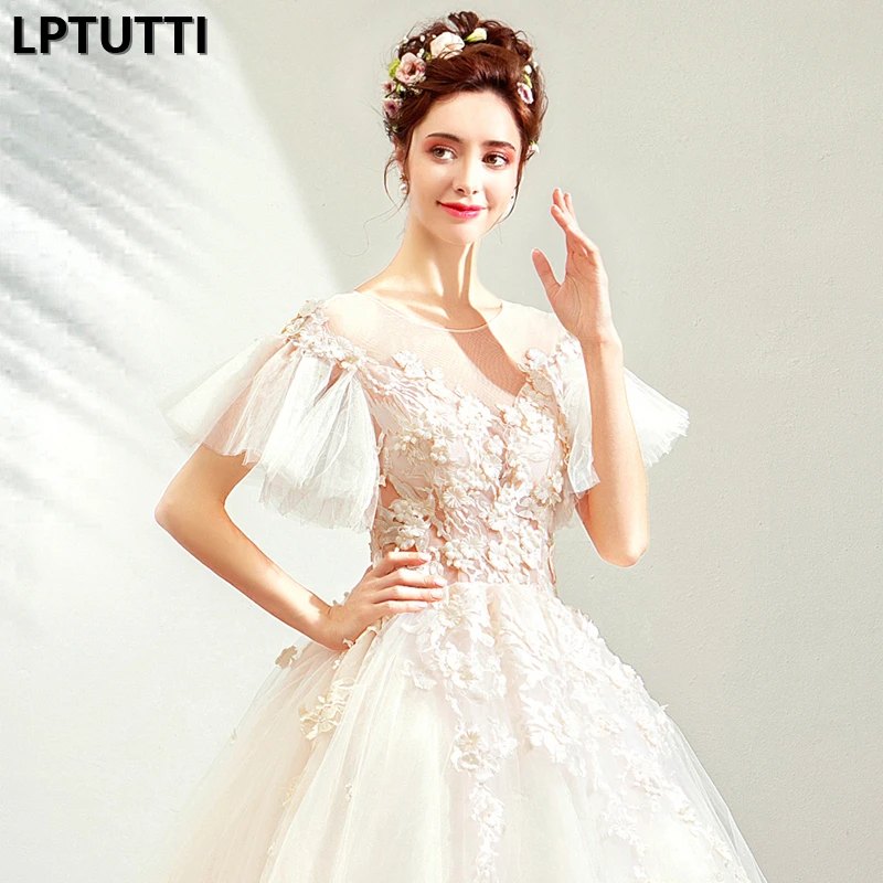 LPTUTTI Appliques Beading New Vintage Princess Bridal Marriage Gown Boho Bride Simple Party Long Luxury Wedding Dresses
LPTUTTI Appliques Beading New Vintage Princess Bridal Marriage Gown Boho Bride Simple Party Long Luxury Wedding Dresses