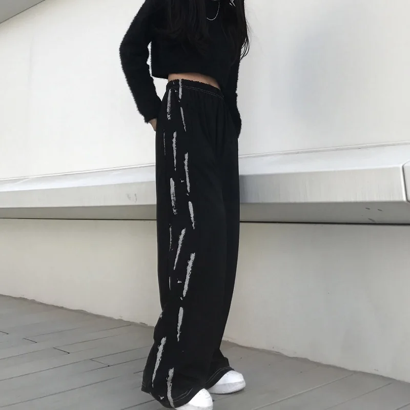 Wide leg pants women chic graffiti vintage loose casual high waist punk style straight pants streetwear Harajuku Oversize pants
Wide leg pants women chic graffiti vintage loose casual high waist punk style straight pants streetwear Harajuku Oversize pants