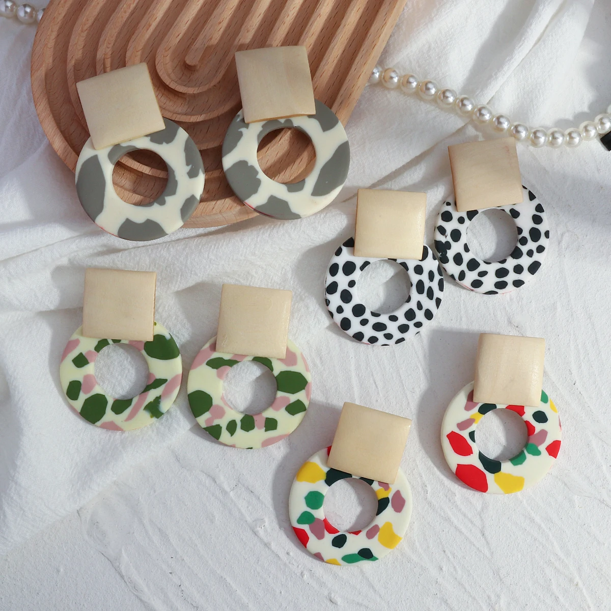 AENSOA 2021 Korea Handmade Round Circle Clay Pendant Drop Earrings for Women Square Wooden Polymer Clay Geometric Earrings Party
AENSOA 2021 Korea Handmade Round Circle Clay Pendant Drop Earrings for Women Square Wooden Polymer Clay Geometric Earrings Party