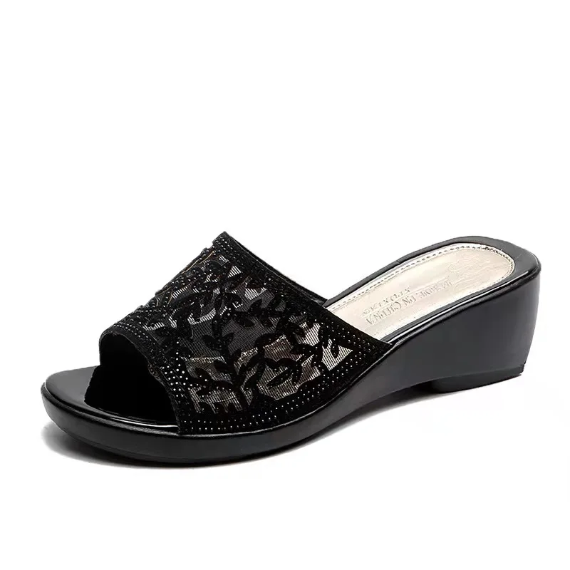 2021 European and sk American ladies wear wedge heel fashion breathable slippers 1818
2021 European and sk American ladies wear wedge heel fashion breathable slippers 1818