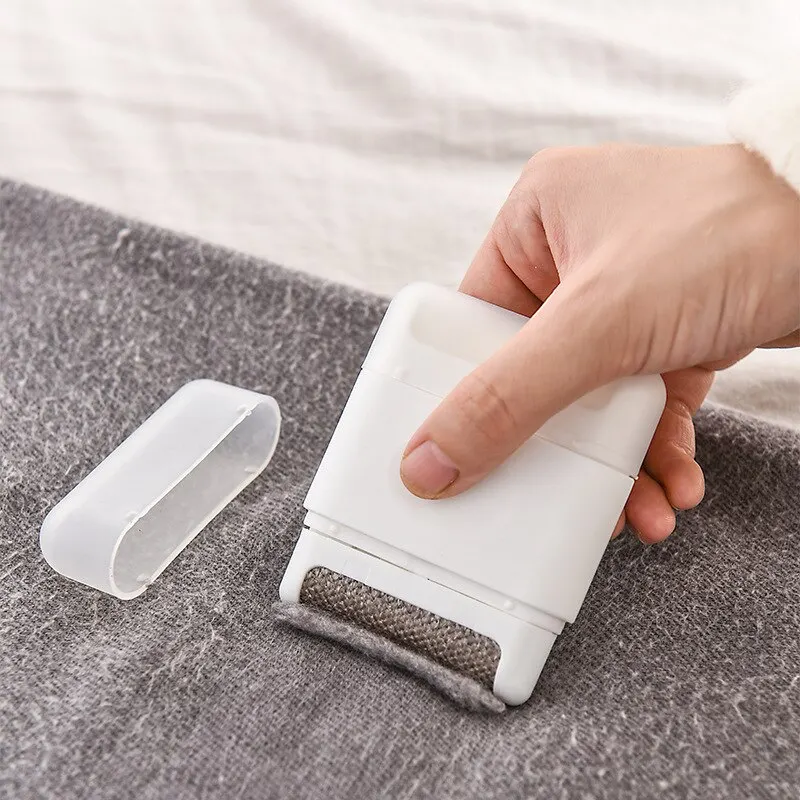 Portable Lint Remover Clothes Overcoat Hairball Cut Machine Trimmer Fluff Fabric Shaver Brush Mini to Fit in Handbag
Portable Lint Remover Clothes Overcoat Hairball Cut Machine Trimmer Fluff Fabric Shaver Brush Mini to Fit in Handbag