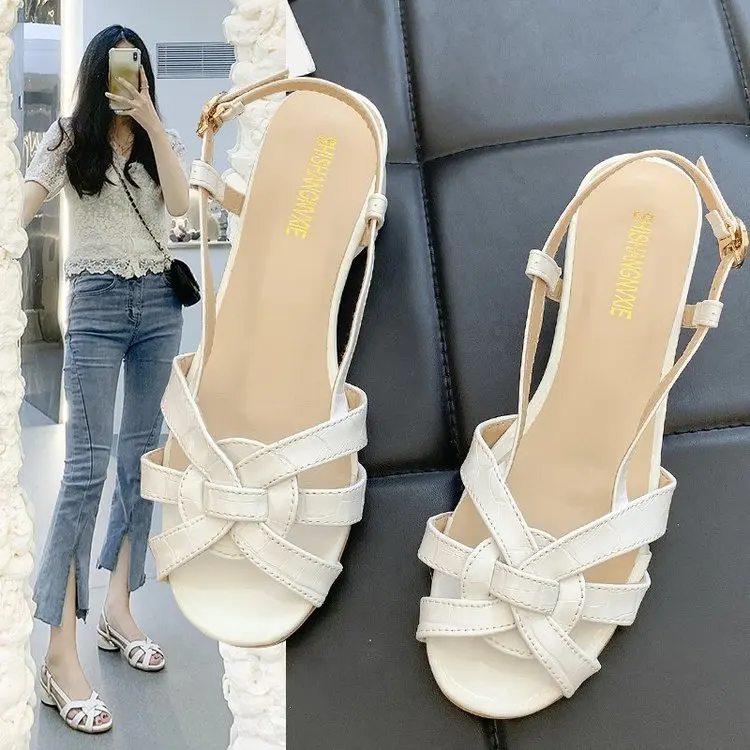 2021 Women Crystal Sandals Woman Rhinestone Flip Flops Summer Slides Outdoor Beach Flats Women's Shoes Ladies Footwear Big Size
2021 Women Crystal Sandals Woman Rhinestone Flip Flops Summer Slides Outdoor Beach Flats Women's Shoes Ladies Footwear Big Size