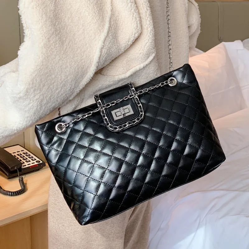 Big Black Shoulder Bag Female Diamond Lattice Crossbody Bag Luxury Soft Leather Handbags Women's Chain Quilted Messenger Bag Sac
Big Black Shoulder Bag Female Diamond Lattice Crossbody Bag Luxury Soft Leather Handbags Women's Chain Quilted Messenger Bag Sac