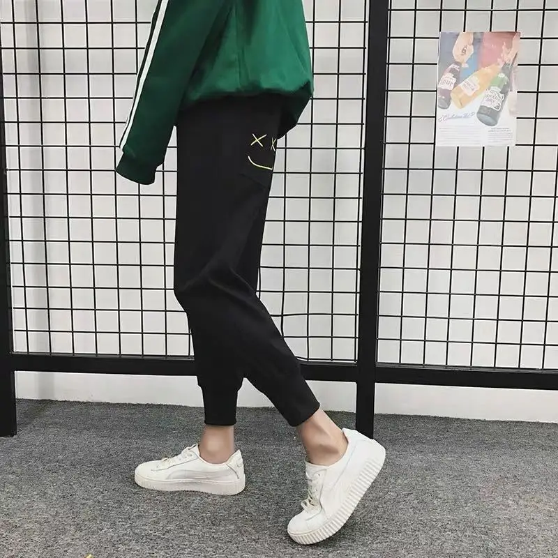 Pants men's Korean fashion summer new student Harlan Leggings men's Capris loose sports casual pants men's pants
Pants men's Korean fashion summer new student Harlan Leggings men's Capris loose sports casual pants men's pants