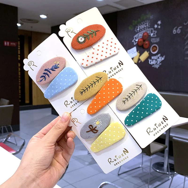 Sweet Children's Hair Accessories Color Cloth Hairpin Embroidery Hairpin Parent-child BB Clip Set Girl Baby Stream Seaside Clip
Sweet Children's Hair Accessories Color Cloth Hairpin Embroidery Hairpin Parent-child BB Clip Set Girl Baby Stream Seaside Clip