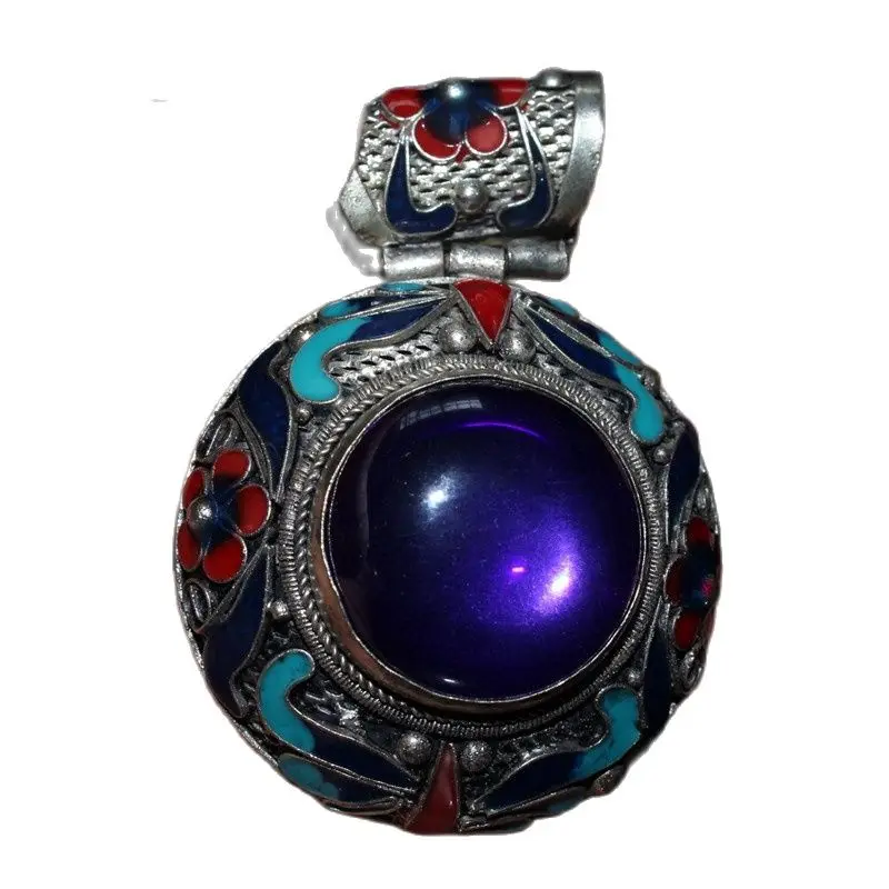 Китайское старое ремесло, старинное тибетское серебро, клуазонне инкрустированный циркониевый кулон
Китайское старое ремесло, старинное тибетское серебро, клуазонне инкрустированный циркониевый кулон