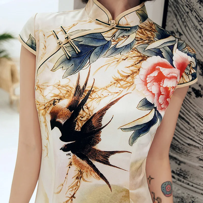 Elegant Cheongsam Ladies Vintage Qipao Swallow Flowers Classical Long Evening Dress Sexy Traditional Qipao
Elegant Cheongsam Ladies Vintage Qipao Swallow Flowers Classical Long Evening Dress Sexy Traditional Qipao