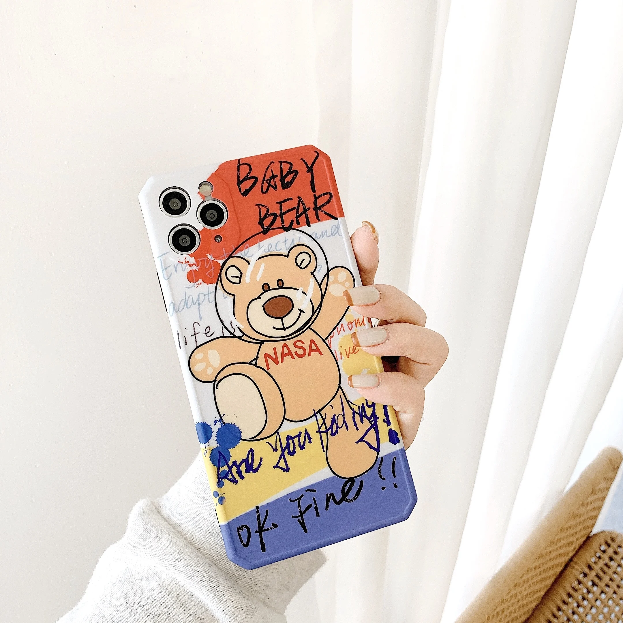 The astronaut bear pattern is suitable for iPhone 11 and iPhone 12 series mobile phone cases
The astronaut bear pattern is suitable for iPhone 11 and iPhone 12 series mobile phone cases