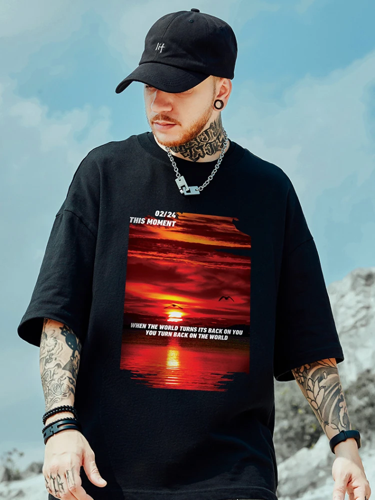 Новинка лета, свободная повседневная футболка с коротким рукавом и принтом заката, большие размеры
Новинка лета, свободная повседневная футболка с коротким рукавом и принтом заката, большие размеры