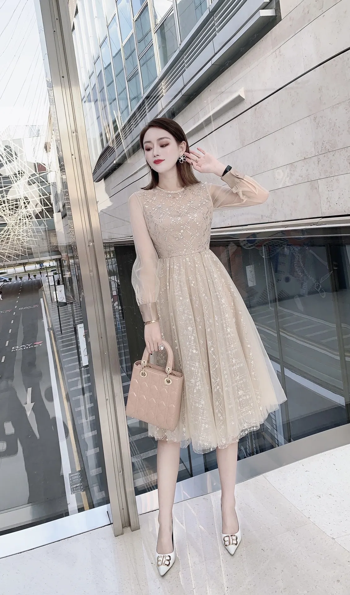 Spring fashion temperament Korean slim dress middle length lady fan pearl piece embroidery heavy industry Sequin embroidery
Spring fashion temperament Korean slim dress middle length lady fan pearl piece embroidery heavy industry Sequin embroidery