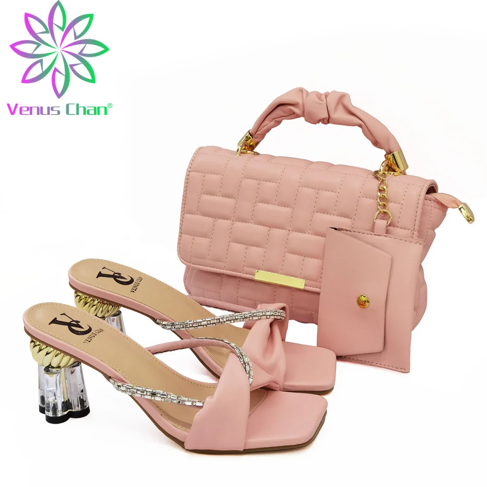 Comfortable Heels with Shinning Crystal Italian Lady Part Shoes in Pink Color INS Hot Selling Italian Women Shoes and Bag Set
Comfortable Heels with Shinning Crystal Italian Lady Part Shoes in Pink Color INS Hot Selling Italian Women Shoes and Bag Set