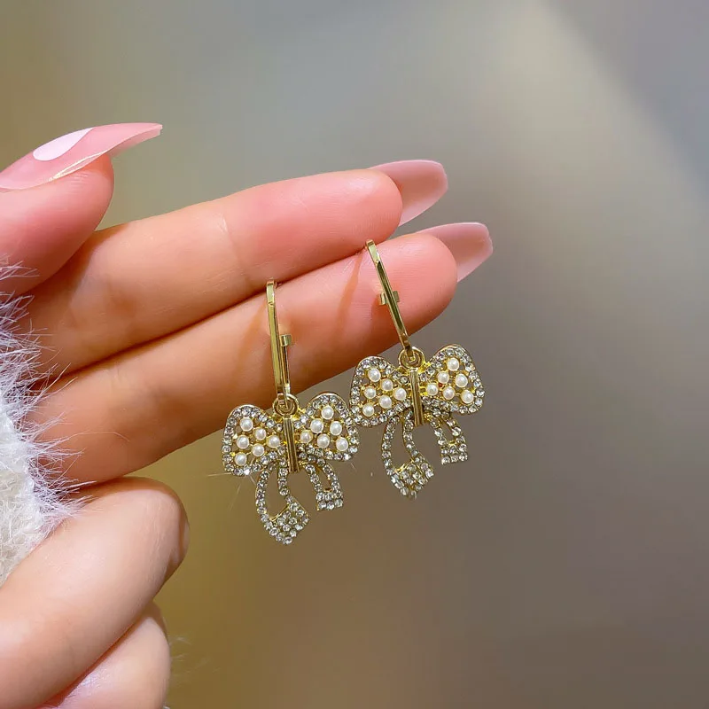 Korea French Bowknot Pearl Drop Earrings Zircon Crystal Gold Metal Personality Hoop Earring Sweet Fashion Earrings For Women
Korea French Bowknot Pearl Drop Earrings Zircon Crystal Gold Metal Personality Hoop Earring Sweet Fashion Earrings For Women