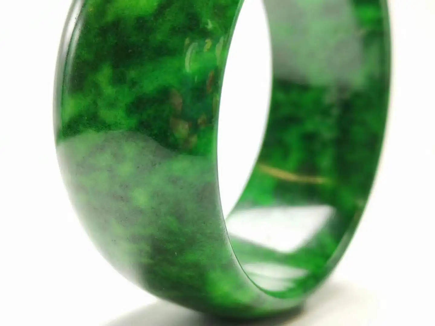 Natural Myanmar emerald green jade bangles hand carved flower jadeite bracelets jade bangles jade jewelry
Natural Myanmar emerald green jade bangles hand carved flower jadeite bracelets jade bangles jade jewelry