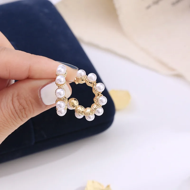 Fashion Vintage C Shaped Simulated Pearls Round Circle Hoop Earrings Gold Color Small Earring Fashion Women Jewelry Gift
Fashion Vintage C Shaped Simulated Pearls Round Circle Hoop Earrings Gold Color Small Earring Fashion Women Jewelry Gift