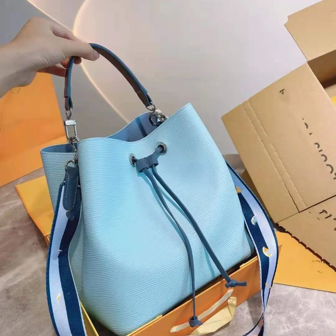 Brand designer this summer fashion new leather water ripple embossed logo ladies classic bucket bag shoulder handbag tote bag 
Brand designer this summer fashion new leather water ripple embossed logo ladies classic bucket bag shoulder handbag tote bag