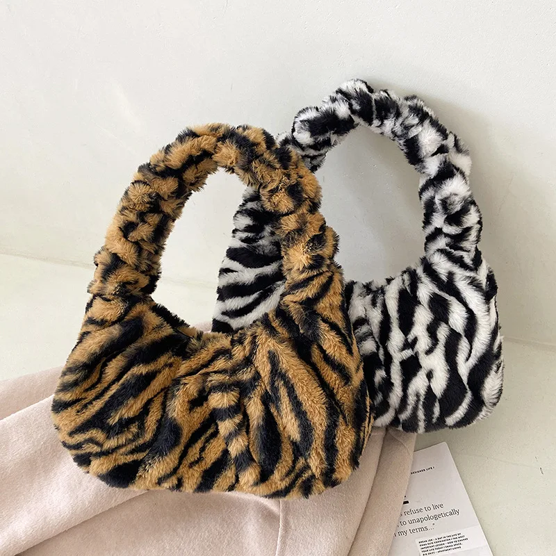 Плюшевые женские сумочки с узором зебры, модные женские классические элегантные сумки на плечо, винтажная зимняя теплая сумка
Плюшевые женские сумочки с узором зебры, модные женские классические элегантные сумки на плечо, винтажная зимняя теплая сумка