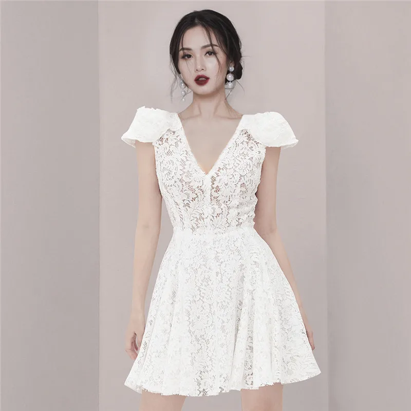 Runway 2022 Summer Fashion White Lace Dress Women Sleeveless Hollow Out A Line Mini Dress Sexy V Neck Slim Party Dresses
Runway 2022 Summer Fashion White Lace Dress Women Sleeveless Hollow Out A Line Mini Dress Sexy V Neck Slim Party Dresses