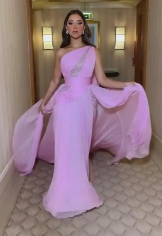 Verngo Silk Chiffon Pink Long Prom Dresses Beach One Shoulder Beads Side Slit Evening Gowns Women Formal Party Dresses
Verngo Silk Chiffon Pink Long Prom Dresses Beach One Shoulder Beads Side Slit Evening Gowns Women Formal Party Dresses