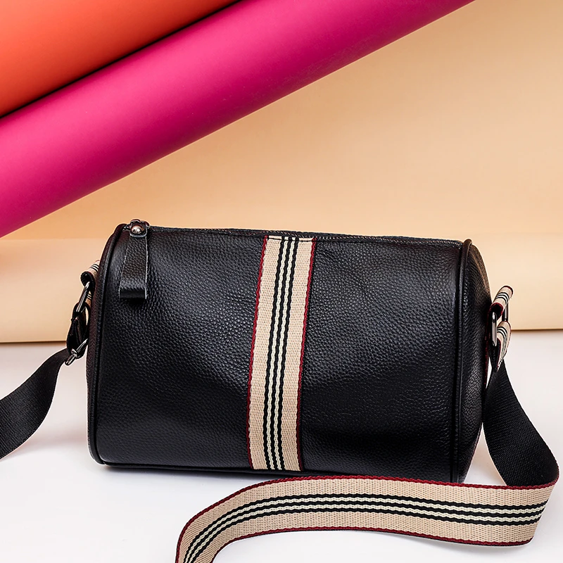 Natural Genuine Leather Women Shoulder Bag Soft Cowhide Handbag Luxury Large Capacity Female Messenger Bag Fashion Lady Tote Sac
Natural Genuine Leather Women Shoulder Bag Soft Cowhide Handbag Luxury Large Capacity Female Messenger Bag Fashion Lady Tote Sac