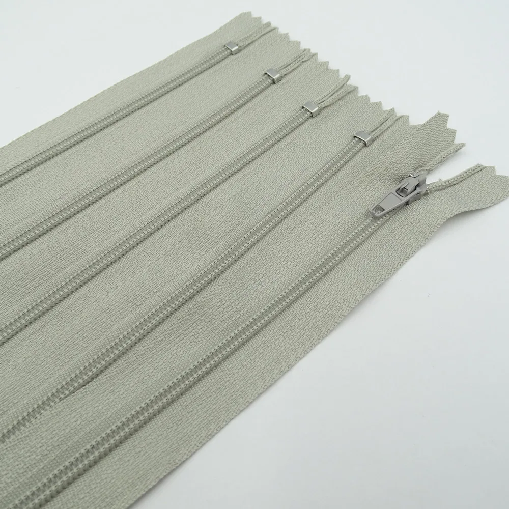 40 CM (16 Inches) 50Pcs 3# Closed Nylon Coil Zipper Suitable For Bags And Clothing 20 Color
40 CM (16 Inches) 50Pcs 3# Closed Nylon Coil Zipper Suitable For Bags And Clothing 20 Color