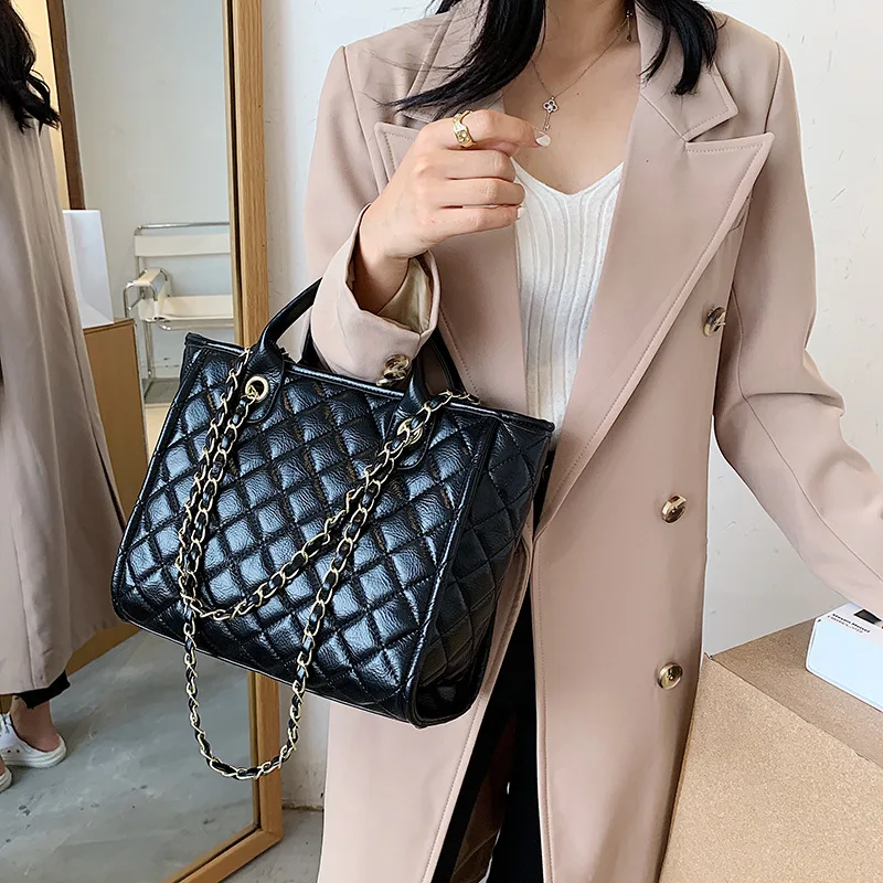 Women's Bags 2020 New The Rhombus Chain Bag Handbag Shoulder Bag Wild Big Bag Trendy Female Bag Fashion Tote Bag Luxury Bags
Women's Bags 2020 New The Rhombus Chain Bag Handbag Shoulder Bag Wild Big Bag Trendy Female Bag Fashion Tote Bag Luxury Bags