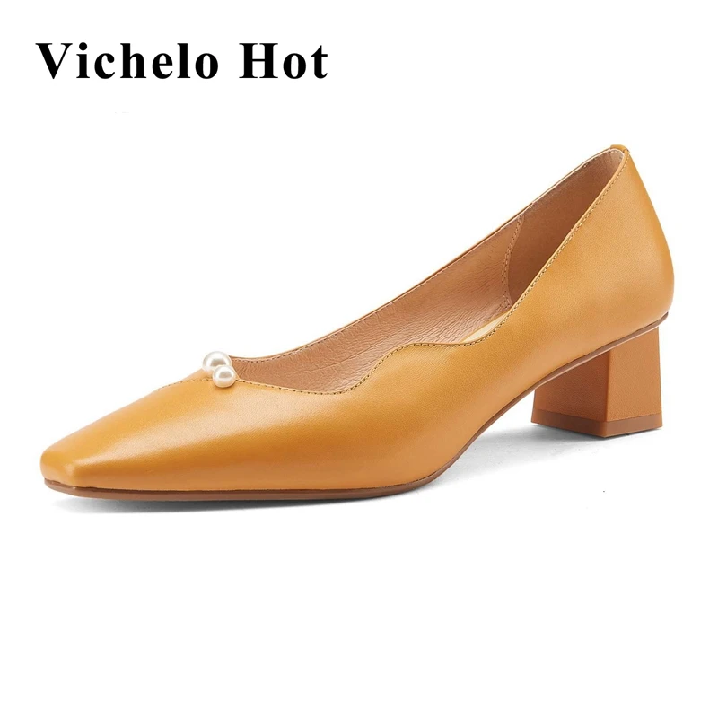 Женские туфли-лодочки Vichelo, из натуральной кожи, с квадратным носком и украшением из жемчуга на среднем каблуке, L03, весна 2021
Женские туфли-лодочки Vichelo, из натуральной кожи, с квадратным носком и украшением из жемчуга на среднем каблуке, L03, весна 2021