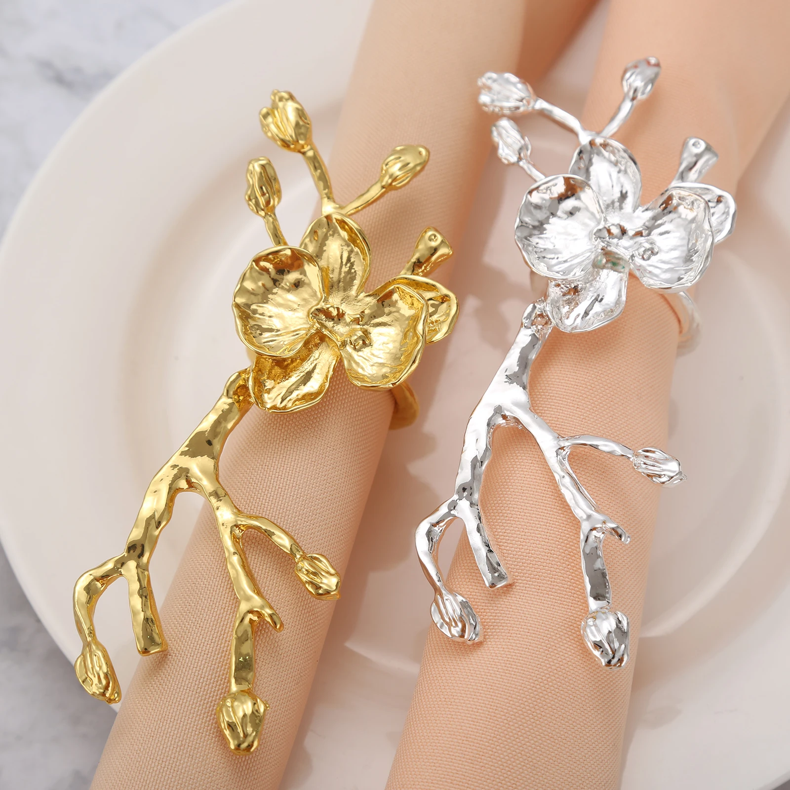 

4Pcs Upscale Napkin Rings Napkin Buckle Holder Plum Blossom,Gold/Silver Towel Ring Wedding Hotel Western Dinner Table Decoration