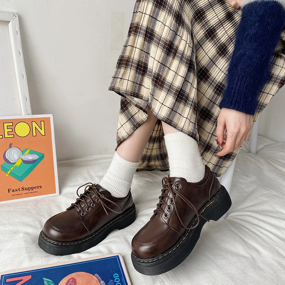 Новинка весна-осень 2021, Женская Универсальная кожаная обувь в студенческом стиле в Корейском стиле на платформе, модные туфли на шнуровке. 
Новинка весна-осень 2021, Женская Универсальная кожаная обувь в студенческом стиле в Корейском стиле на платформе, модные туфли на шнуровке.