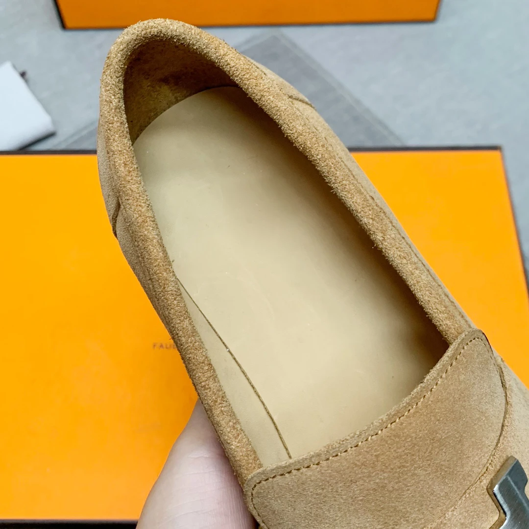 Luxury reprints of shoes. The latest loafers for 2020 - Leather outsole Elegant gentleman style comes
Luxury reprints of shoes. The latest loafers for 2020 - Leather outsole Elegant gentleman style comes