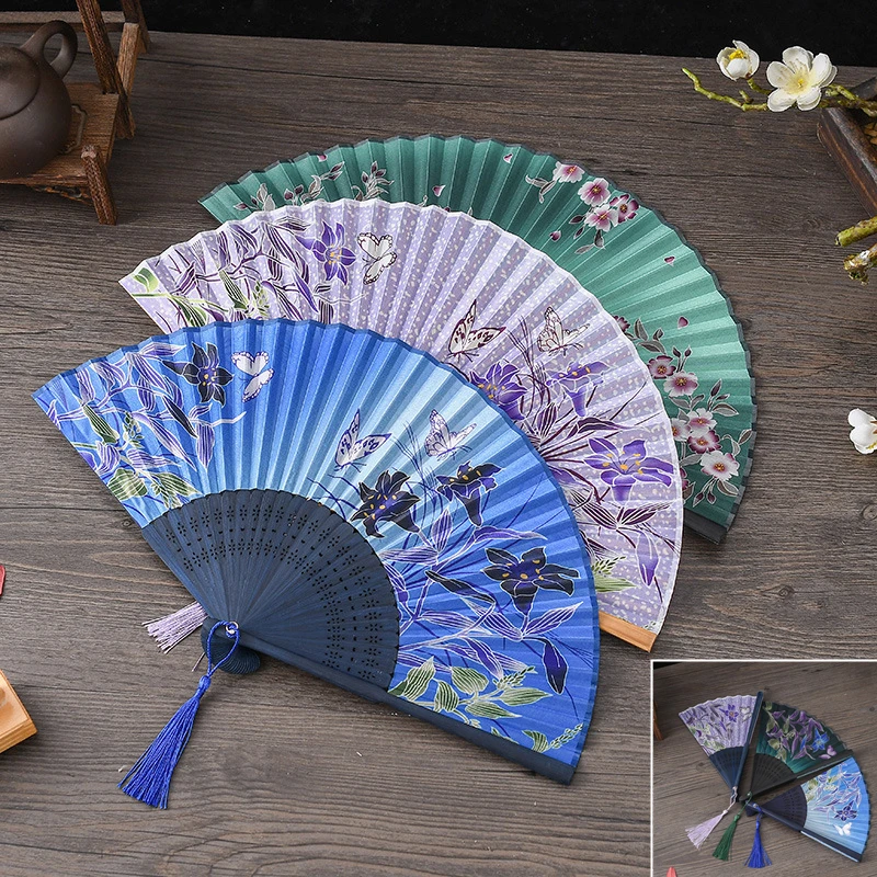 1pcs Vintage Silk Folding Fan Dance Wedding Party Lace Silk Folding Hand Craft Fan Chinese Art Gift
1pcs Vintage Silk Folding Fan Dance Wedding Party Lace Silk Folding Hand Craft Fan Chinese Art Gift
