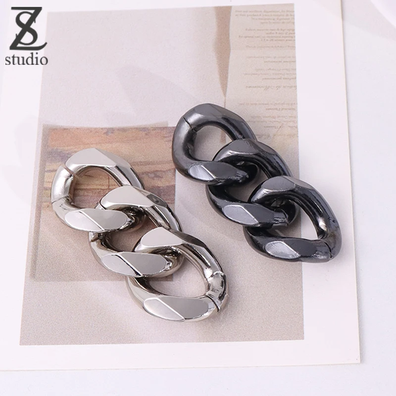 Zhen Shi Original Design Backpack Strap Extension Chain Shoulder Strap Chain Transformation Accessories Single Purse
Zhen Shi Original Design Backpack Strap Extension Chain Shoulder Strap Chain Transformation Accessories Single Purse