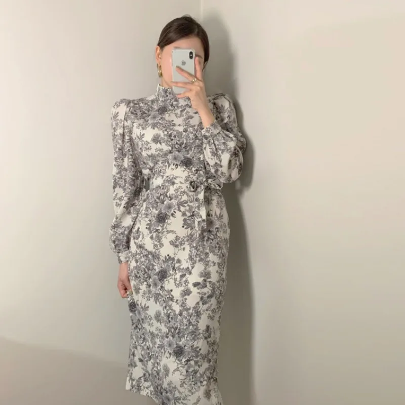 Korean Chic Spring Retro Lace up Elegant Stand Collar Floral Bubble Waist Slimming Sleeve Midi Dress for Women
Korean Chic Spring Retro Lace up Elegant Stand Collar Floral Bubble Waist Slimming Sleeve Midi Dress for Women