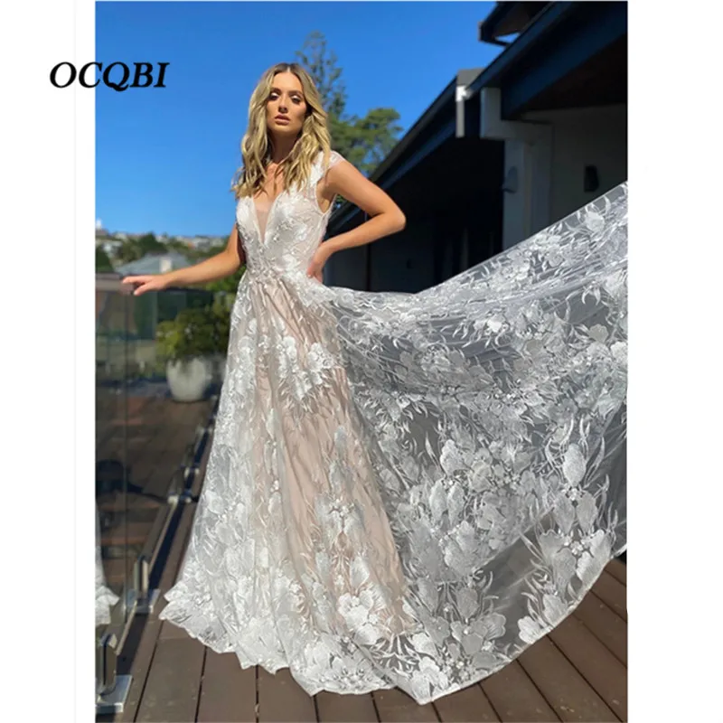 Женское кружевное платье макси в винтажном стиле
Женское кружевное платье макси в винтажном стиле