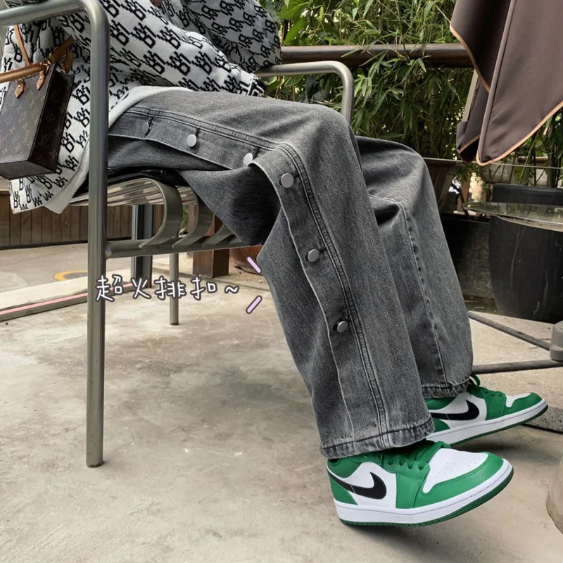 Мужские прямые джинсы в стиле хип-хоп, свободные однобортные брюки в повседневном стиле, для студентов, осень 2020
Мужские прямые джинсы в стиле хип-хоп, свободные однобортные брюки в повседневном стиле, для студентов, осень 2020