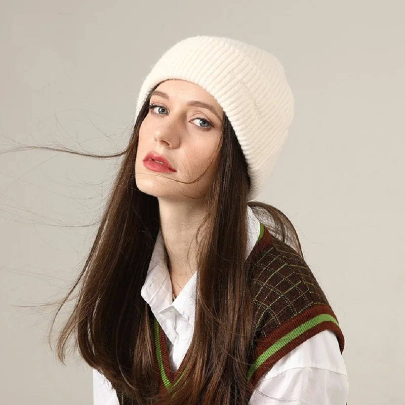 2021 fashion women's autumn and winter versatile casual embroidered letter wool hat warm ear protection windproof
2021 fashion women's autumn and winter versatile casual embroidered letter wool hat warm ear protection windproof